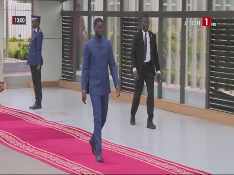 JOURNAL TELEVISE 13H du dimanche 23 nov. 2025